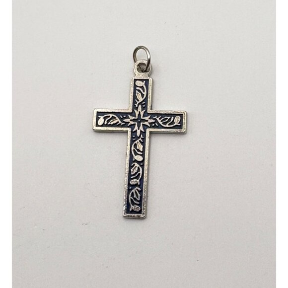 Vintage Silver Tone Cross Pendant With Intricate Engraving Religious Christian F - Picture 6 of 6